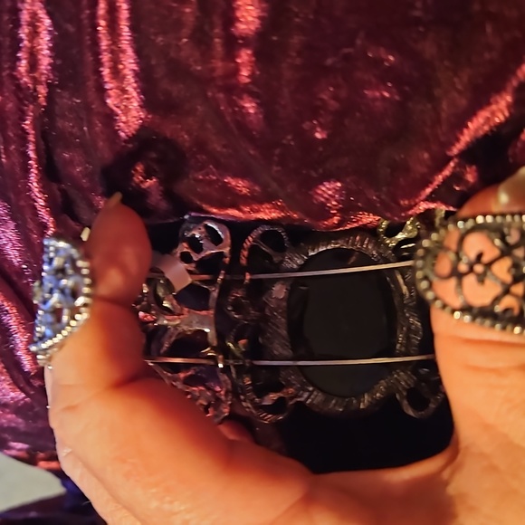 Cameo stone and rhinestone cuff bracelet - Picture 8 of 8